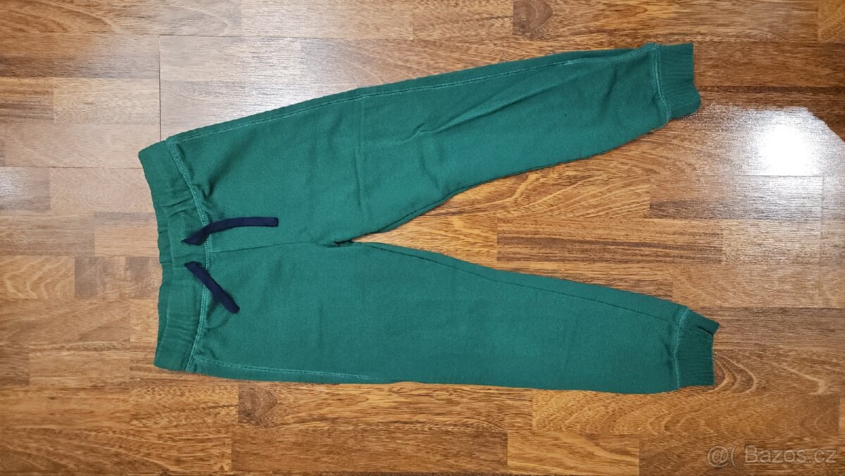 Tepláky Benetton tmavě zelené vel. 158