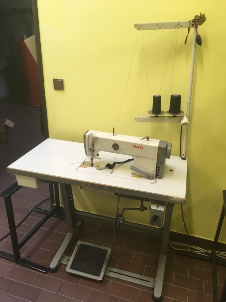 Průmyslový šicí stroj