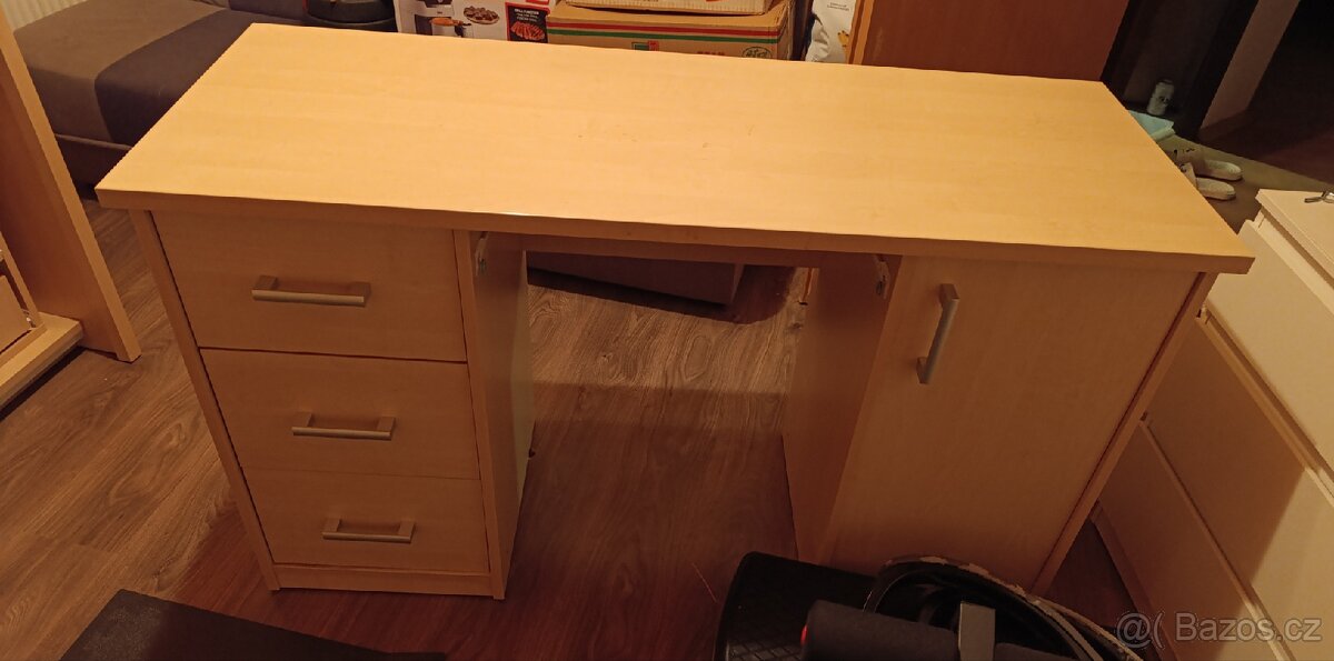 Psací stůl