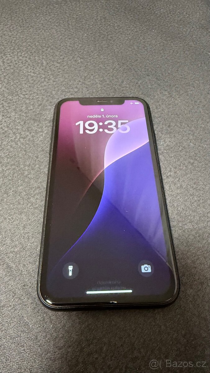 iPhone XR 64 GB černý