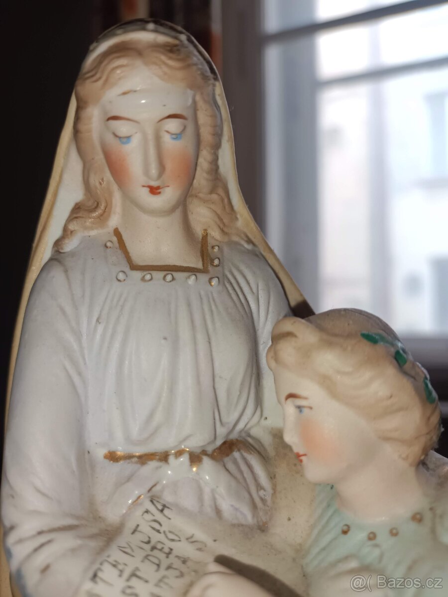 Porcelánová soška Panny Marie