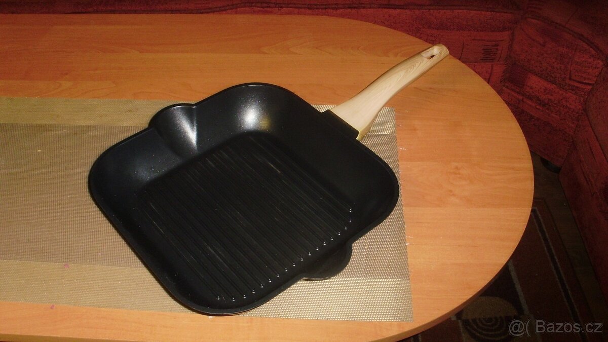 STEAKOVÁ PÁNEV
