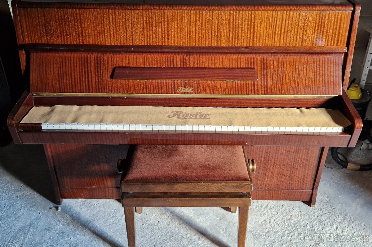 Piano Rösler - Petrof - Mahagon