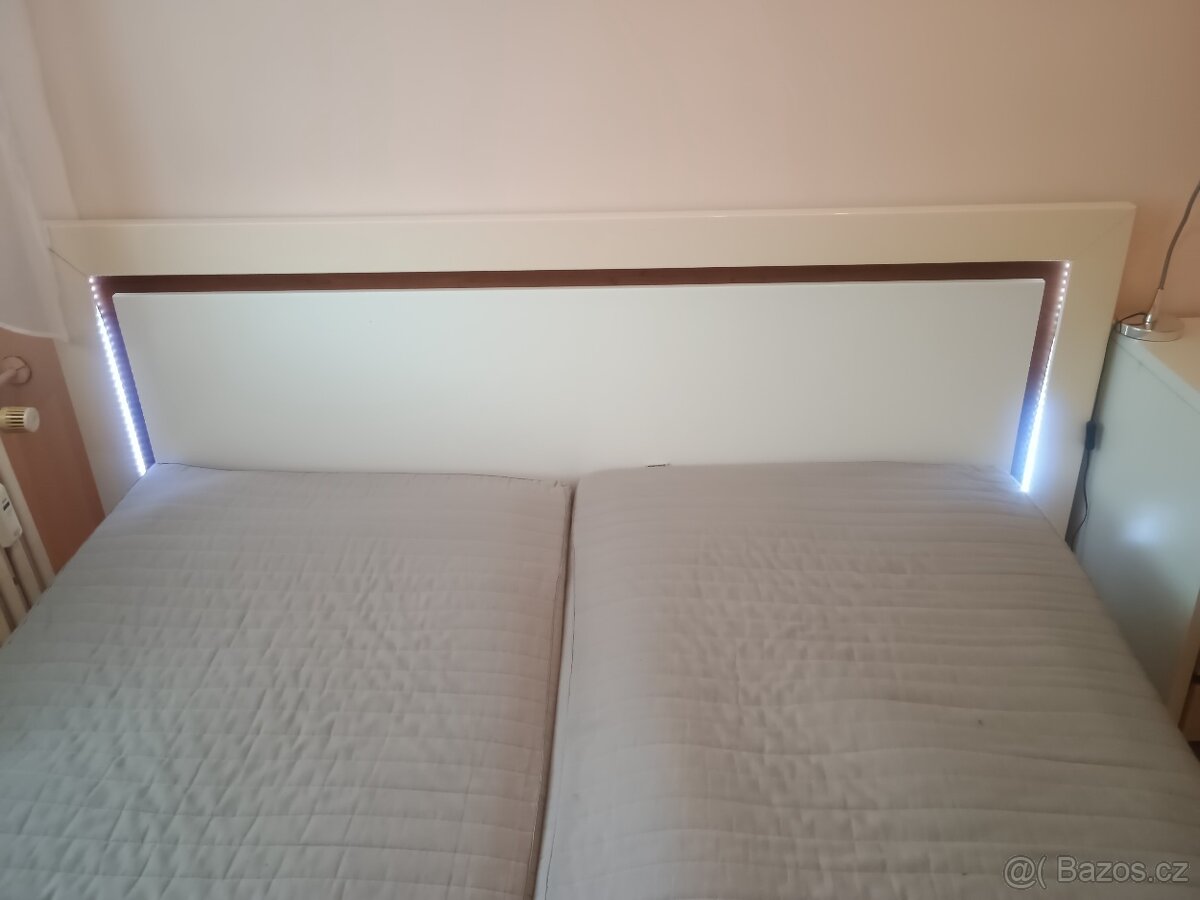Kompletní bilá Postel 200x180 cm, vysoký lesk