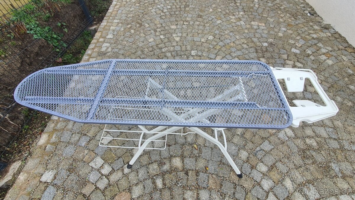Velké dlouhé žehlící prkno bez potahu