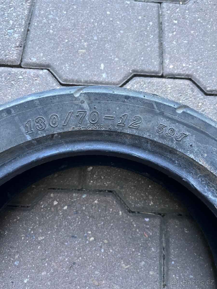 Pneu skútr