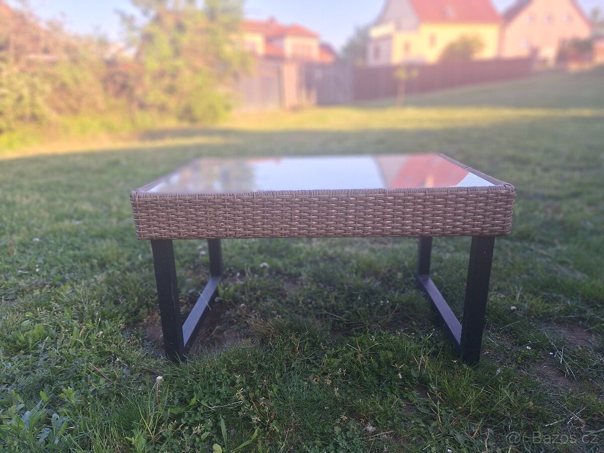 Zahradní stolek Ikea