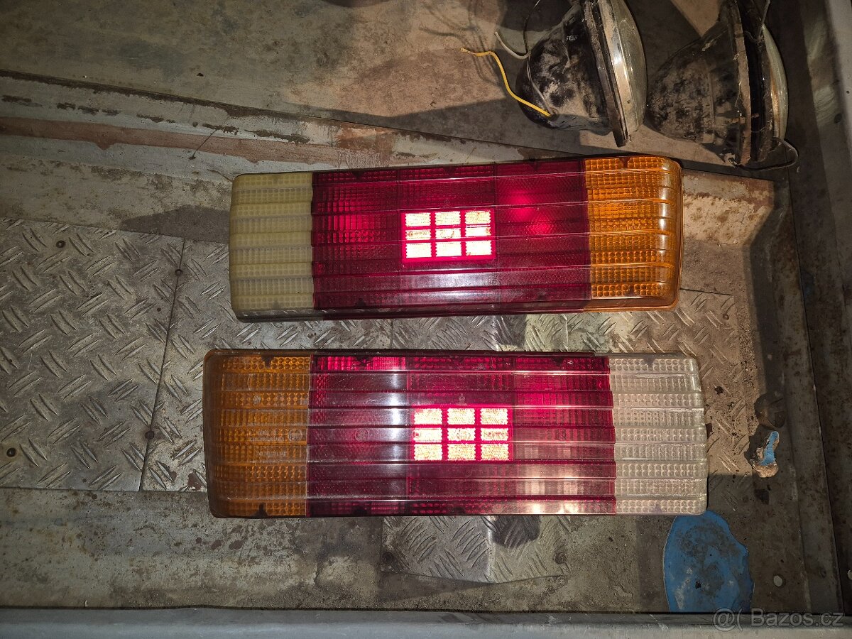 Tatra 613 3 zadní světla