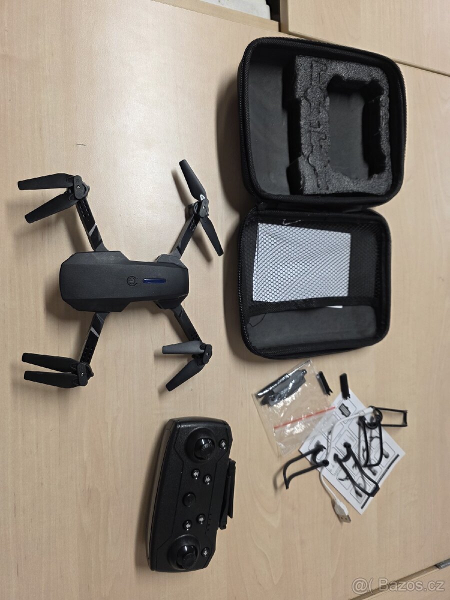 Dron Drone E88