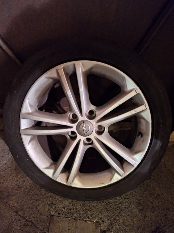 Opel R18, 235/45 98Y