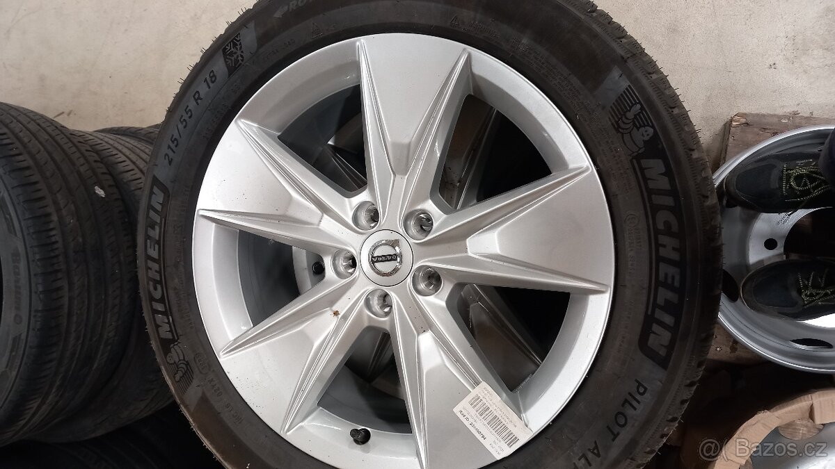 Originální zimní komplety Volvo V60CC, R18