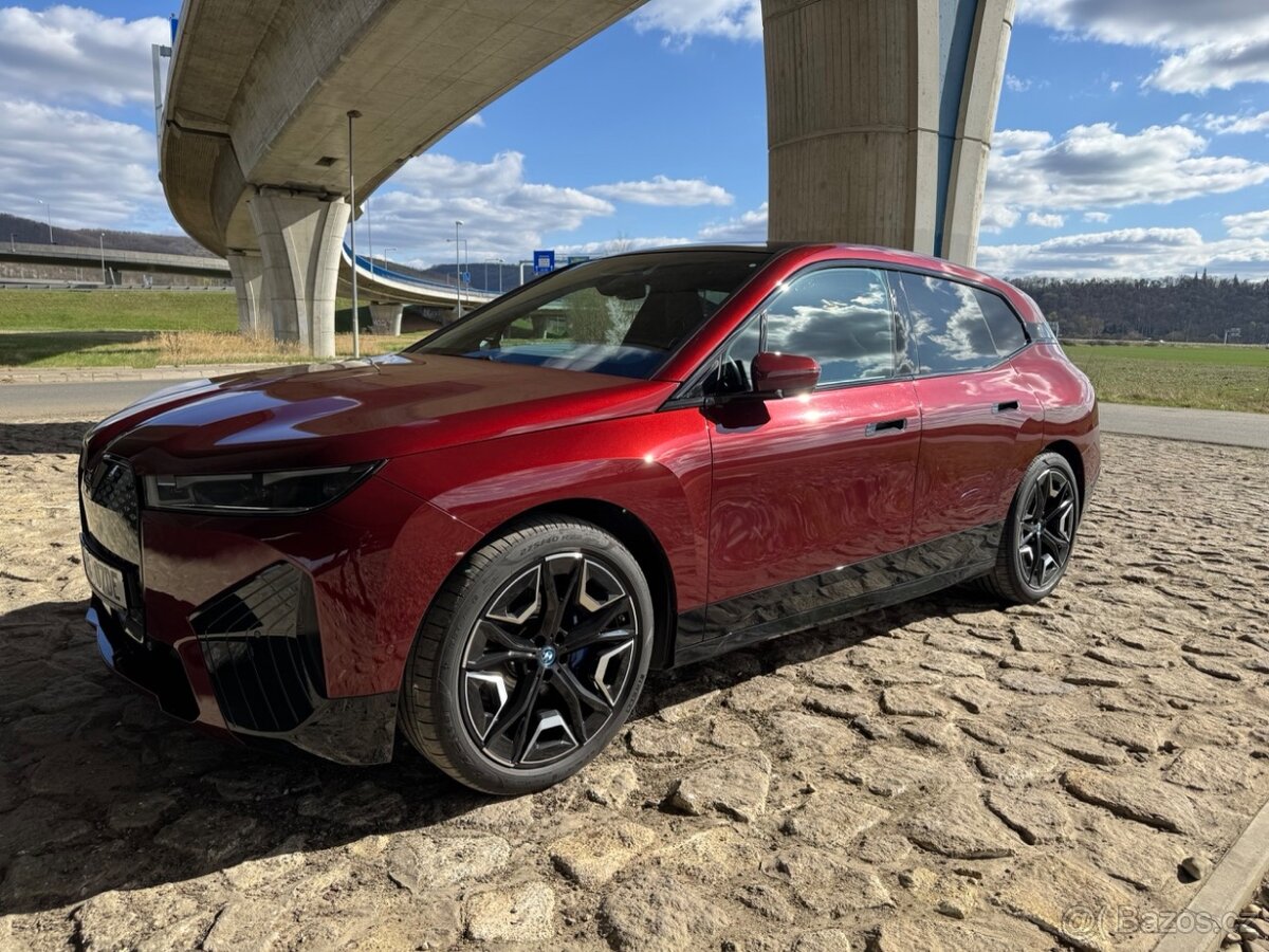 Prodám BMW iX xDrive50, r.v.2022, ZÁRUKA, DPH