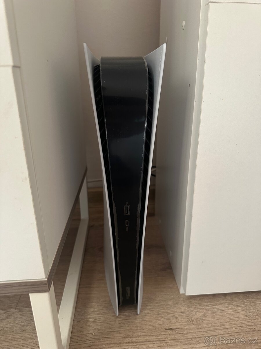 Playstation 5 (Digital Edition) + DualSense ( v záruce)