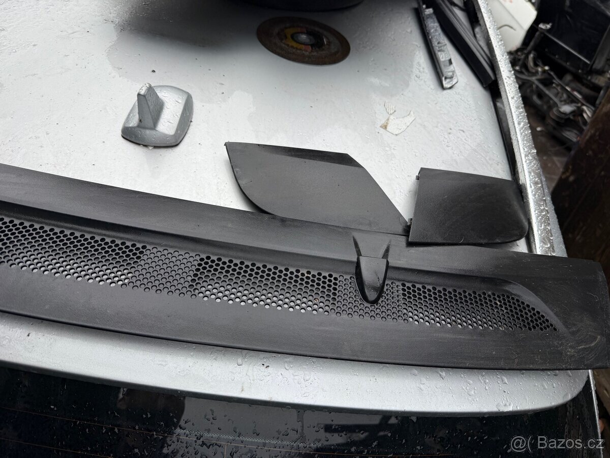 Plastová lišta na kapotu Mercedes w245 w169 a-class b-class
