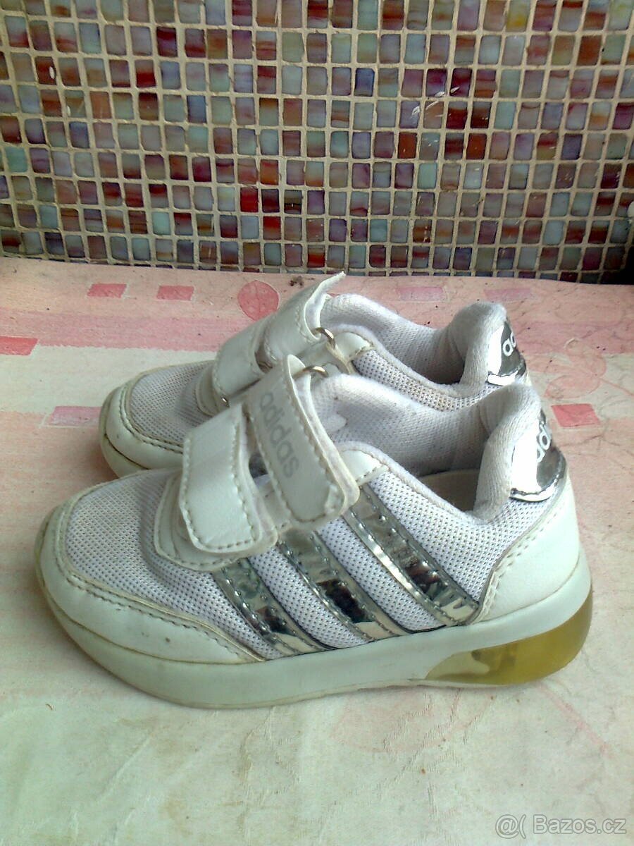 Adidas vel 22