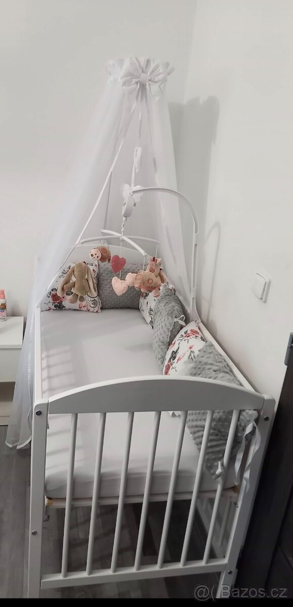 Kolotoč nad postýlku
