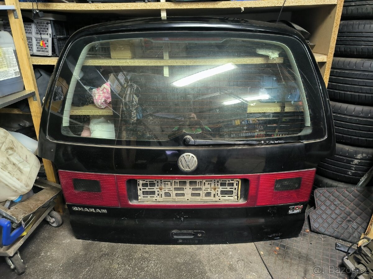 Kompletní zadní dveře Volkswagen Sharan.