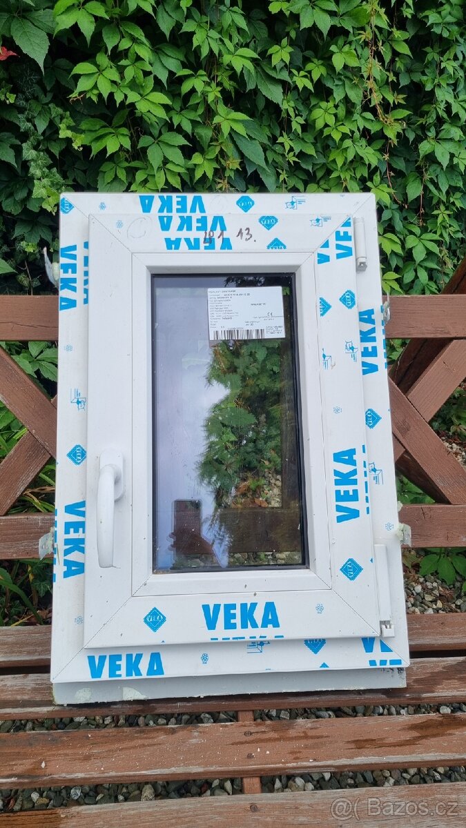 Plastové okno, plně otvíratelné 65 x45 cm