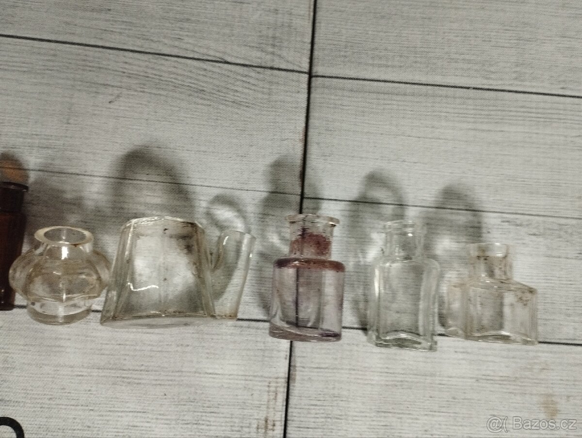 Staré lahvičky z kalamářů