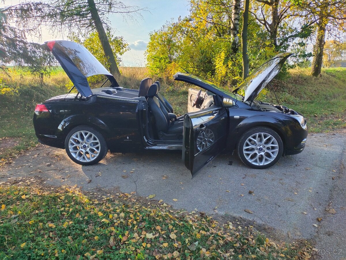 KRÁSNÝ Ford Focus cabrio // 2.0 16v // bez koroze