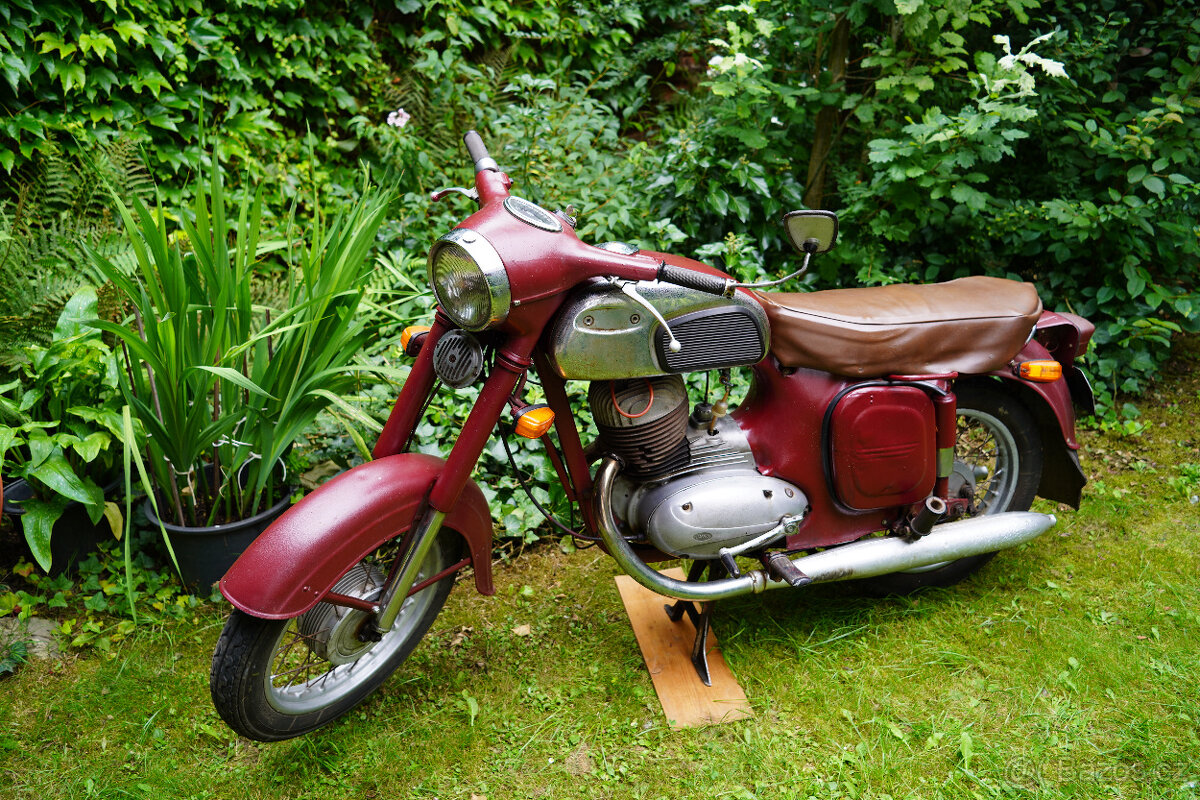 JAWA 250/592, typ 559.