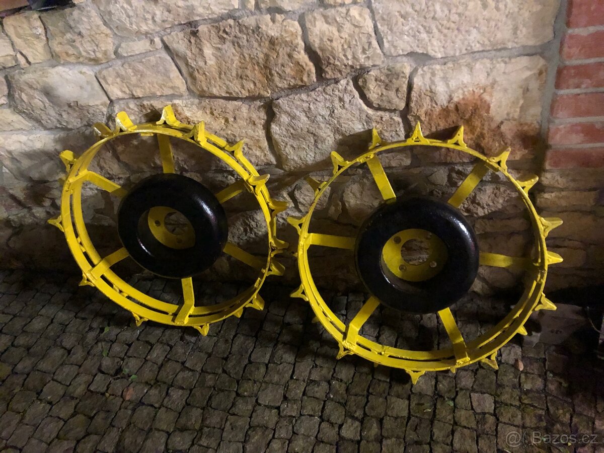 Pf-62 příslušenství ,pluh, orební kola, kypřič