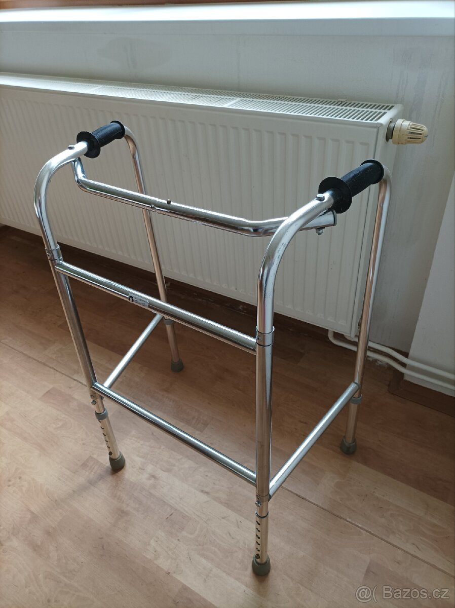 Pevné statické chodítko