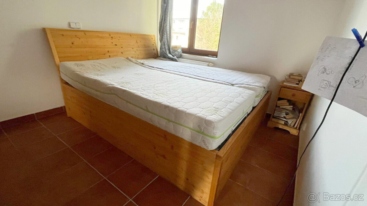Dřevěná postel z masivu + el. rošty