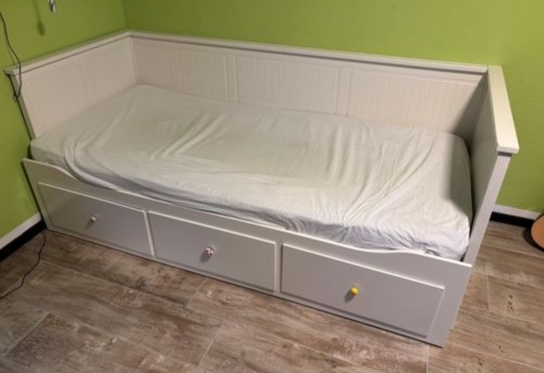 ROZKLÁDACÍ POSTEL IKEA HEMNES