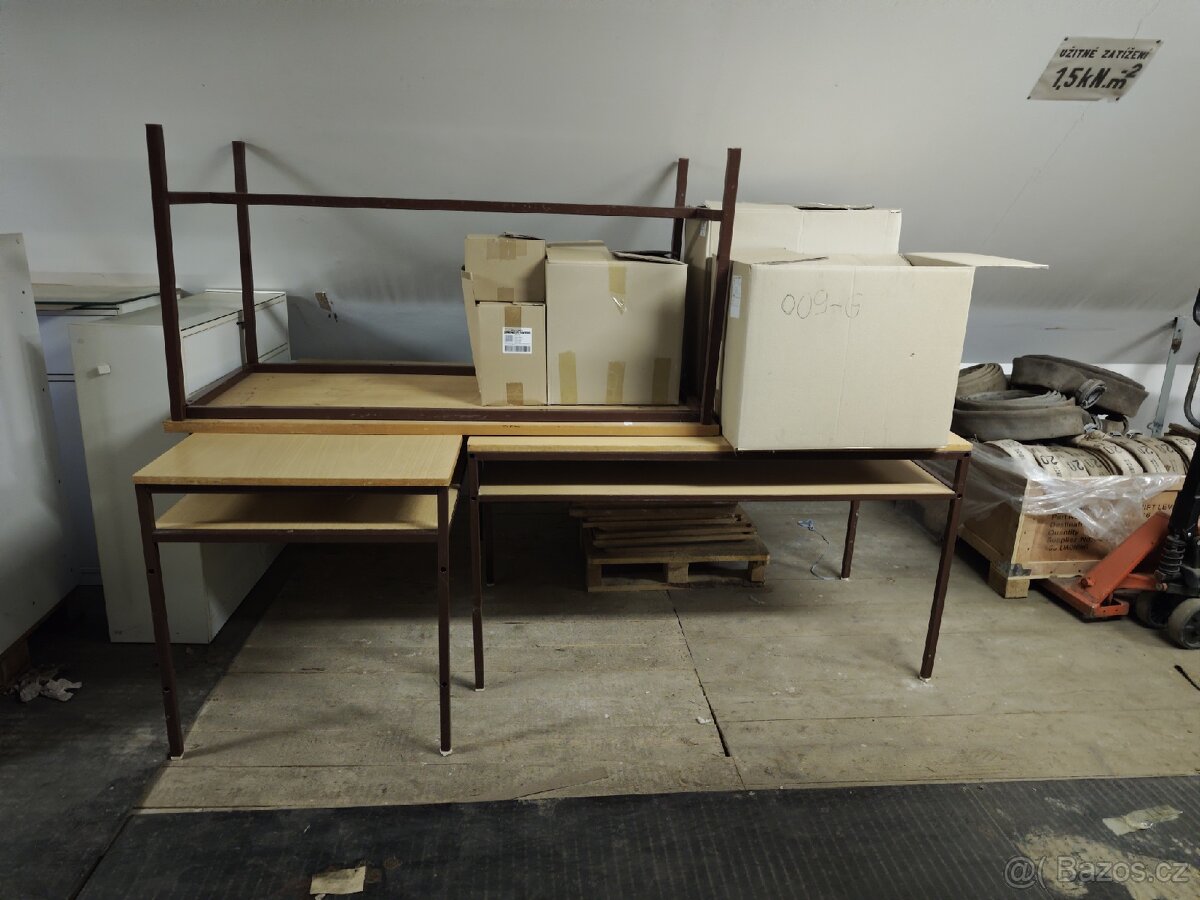 Pracovní stoly