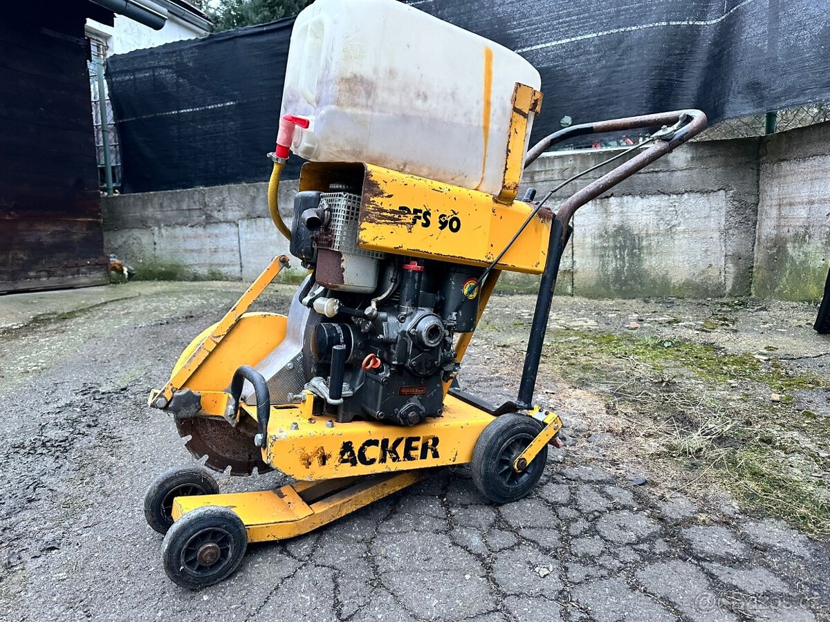 Prodám řezačku asfaltu Wacker