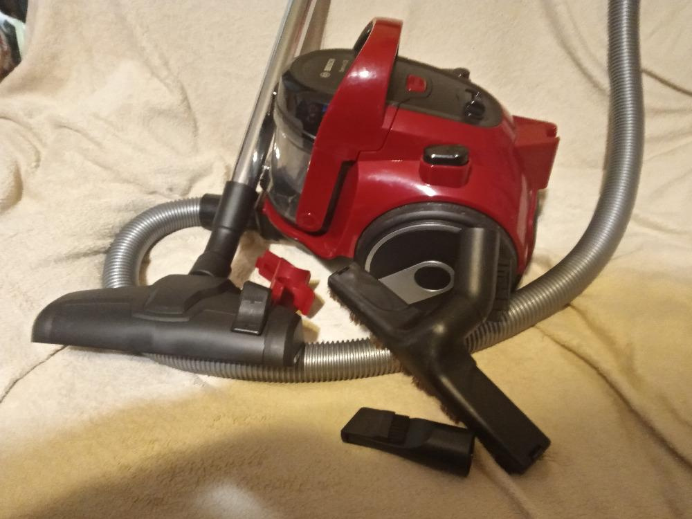 NOVÝ bezsáčkový vysavač Bosch, malý a lehký