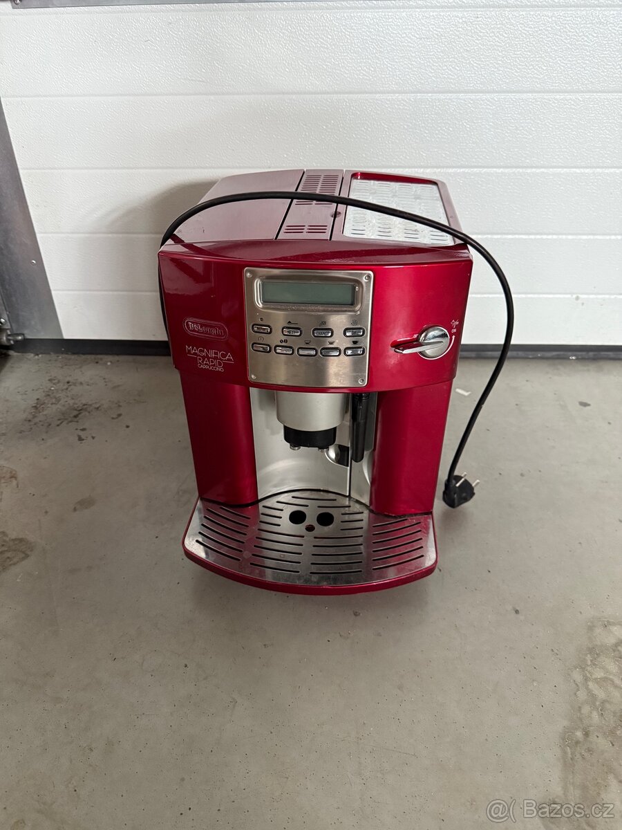 Delonghi ESAM 4200 - nehřeje