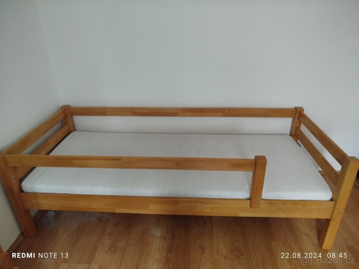 Postel s matrací