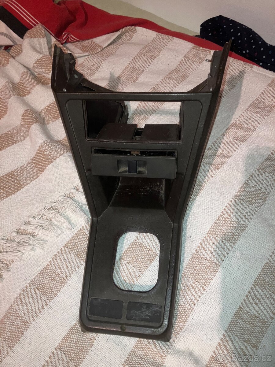 Středový panel na Fiat X1/9
