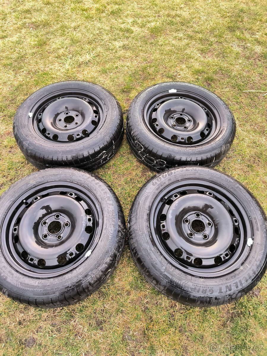 4 letní kola ŠKODA 15´,5x100 pneu 185/60/15 RAPID, FABIA