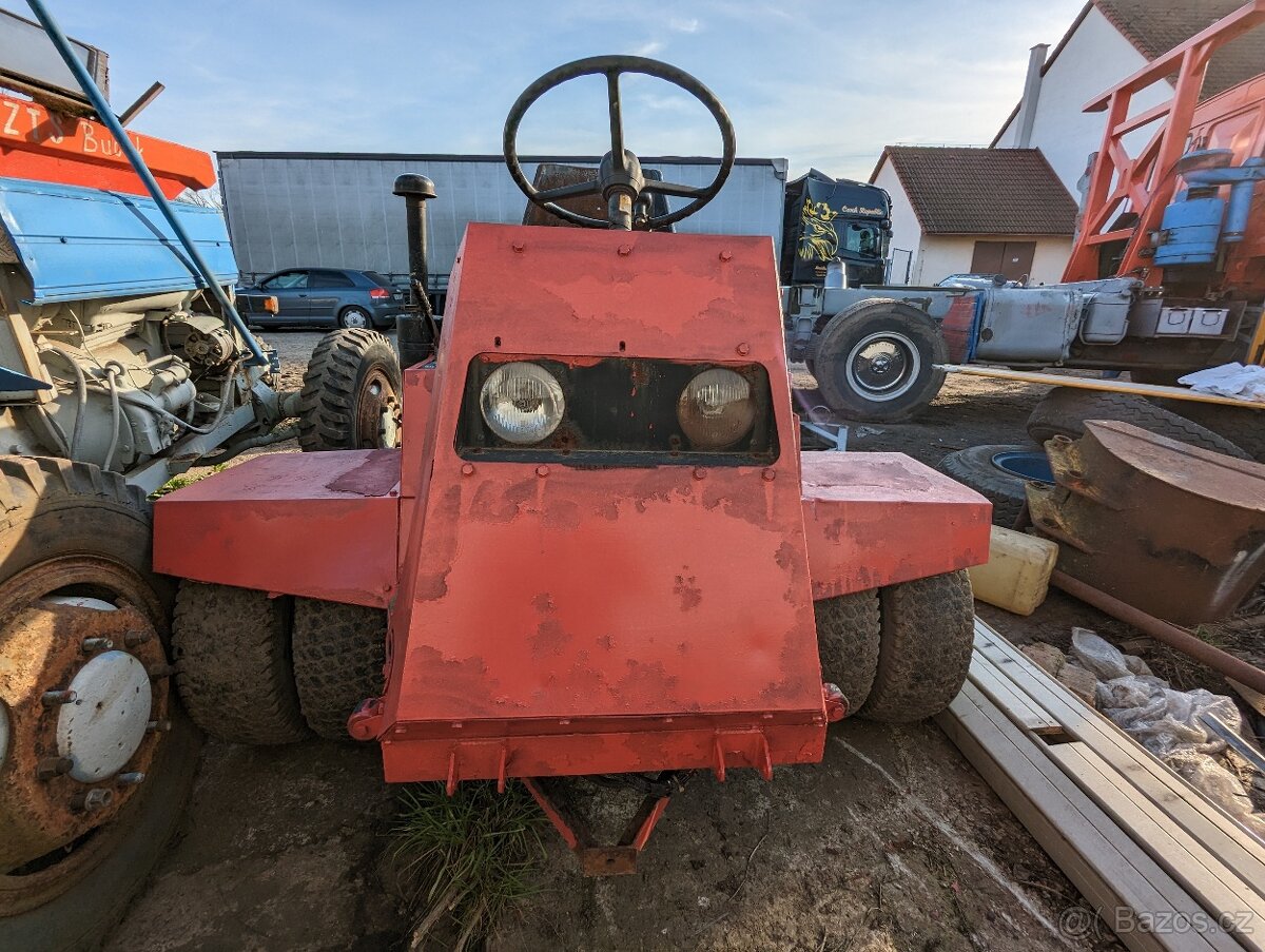 zahradní traktor