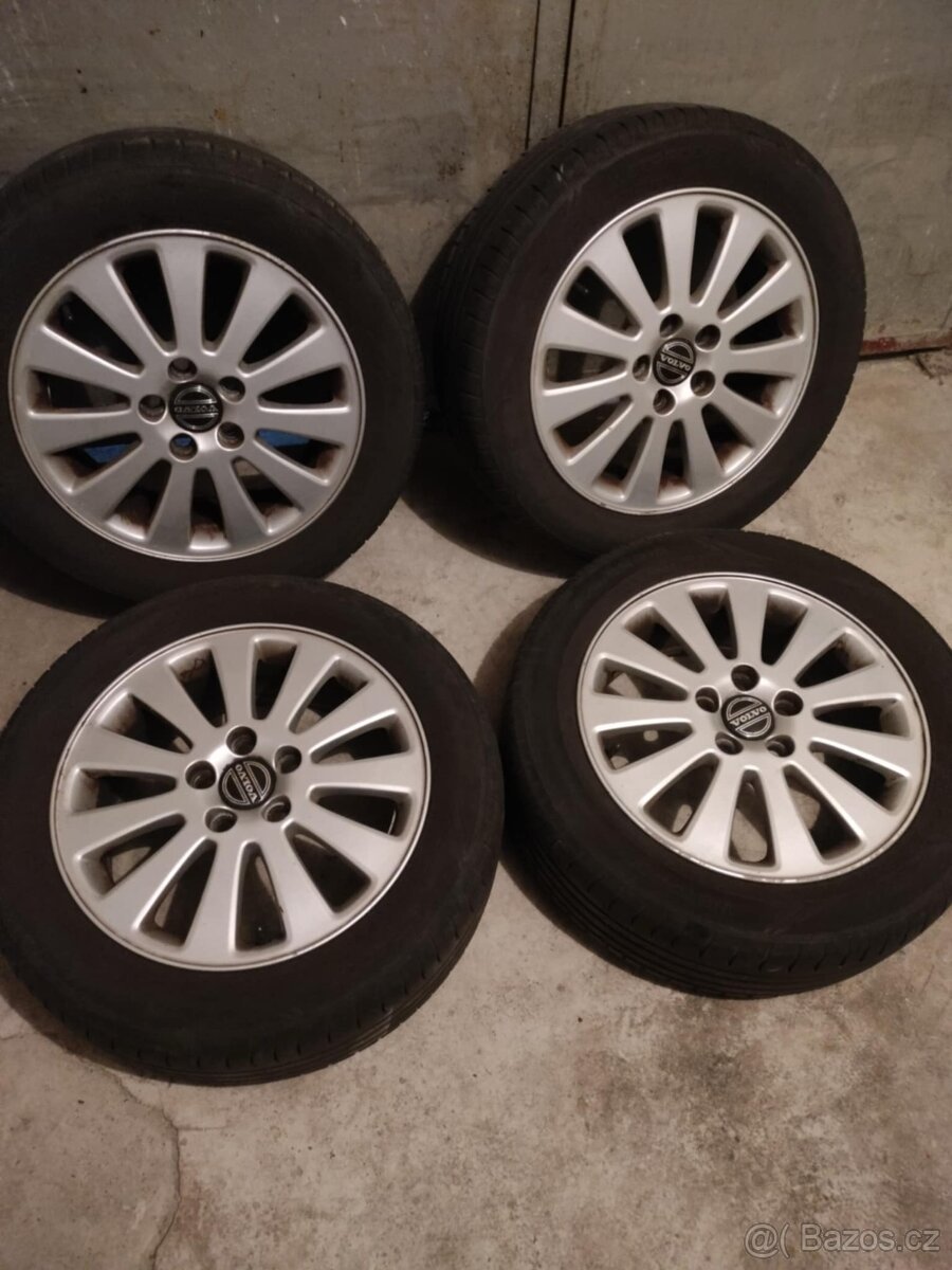 4ks alu disky orig. Volvo 5x108 R16 pneu 5mm 205/55 r16