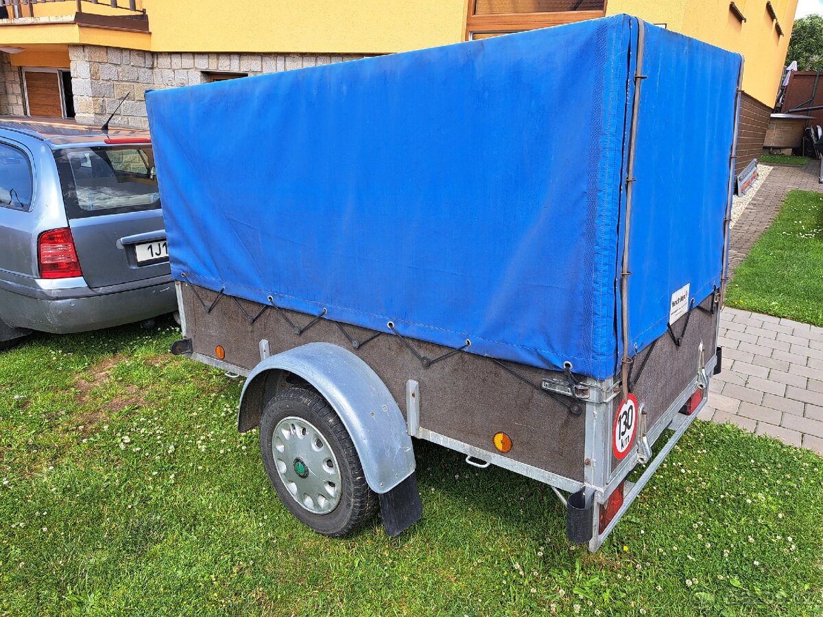 Přívěsný vozík s plachtou, za osobní automobil