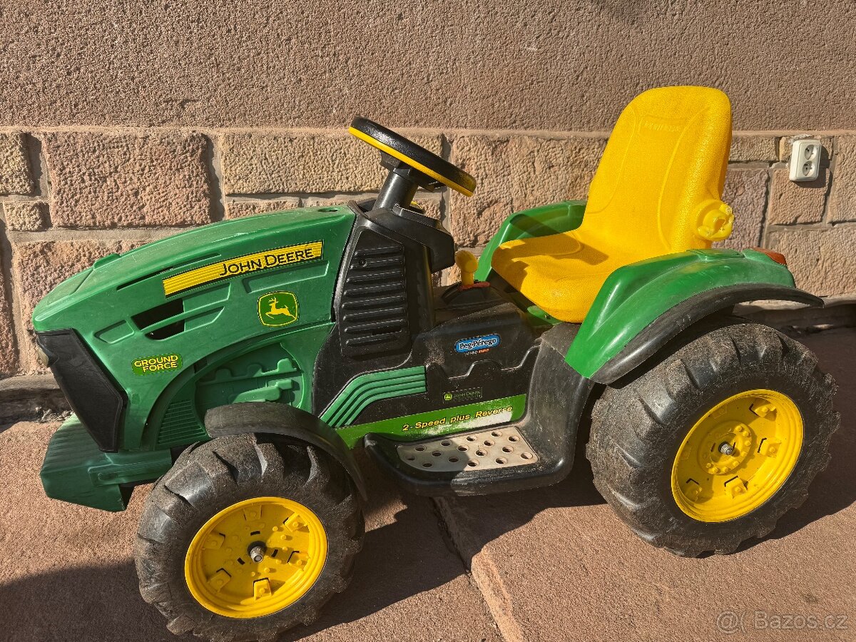 Dětský traktůrek John Deere