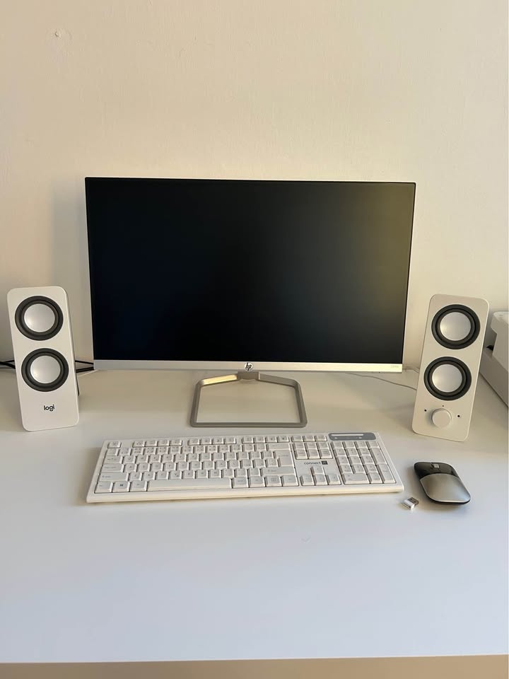 HP monitor, myš, repro a klávesnice v sadě