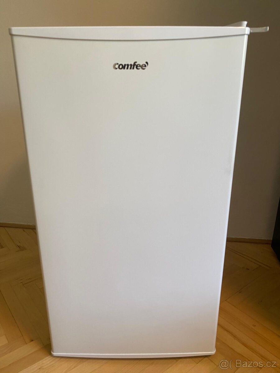 Comfee RCD132WH1 – Stolní lednice 93 l, plně funkční