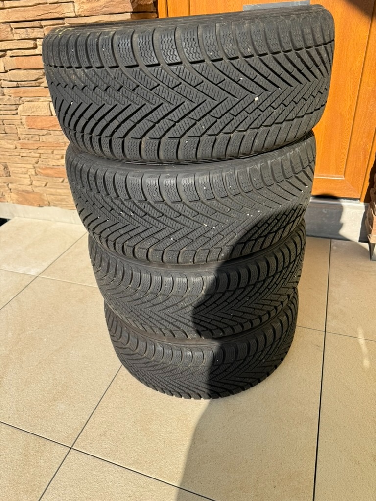 Zánovní Pirelli Powergy Winter 225/40 R18 92 V XL