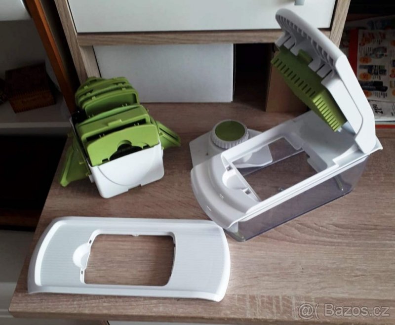 Multifunkční kráječ pro ovoce a zeleniny.