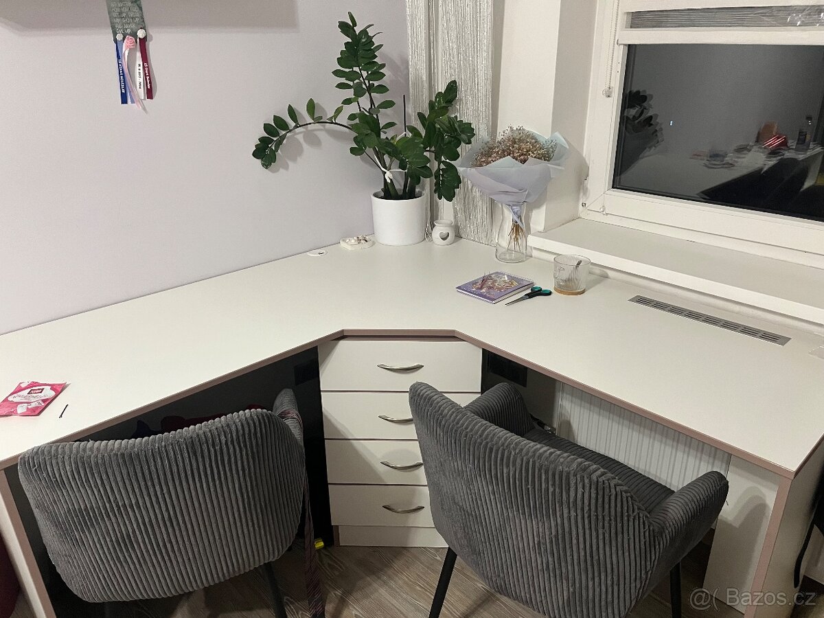 Nábytek do pokoje pro školaky