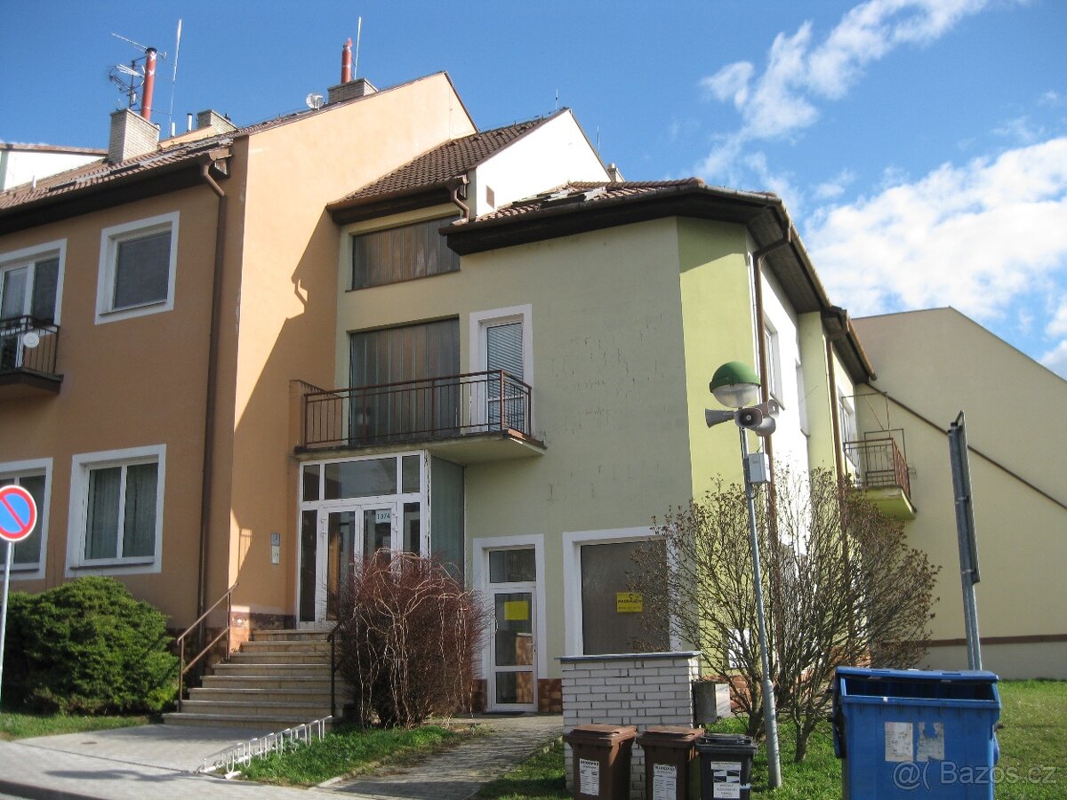 Obchodní prostory k pronájmu, Uh. Hradiště