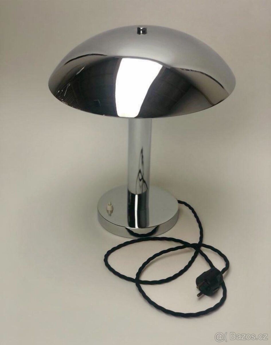 Funkcionalistická chromovaná stolní lampa
