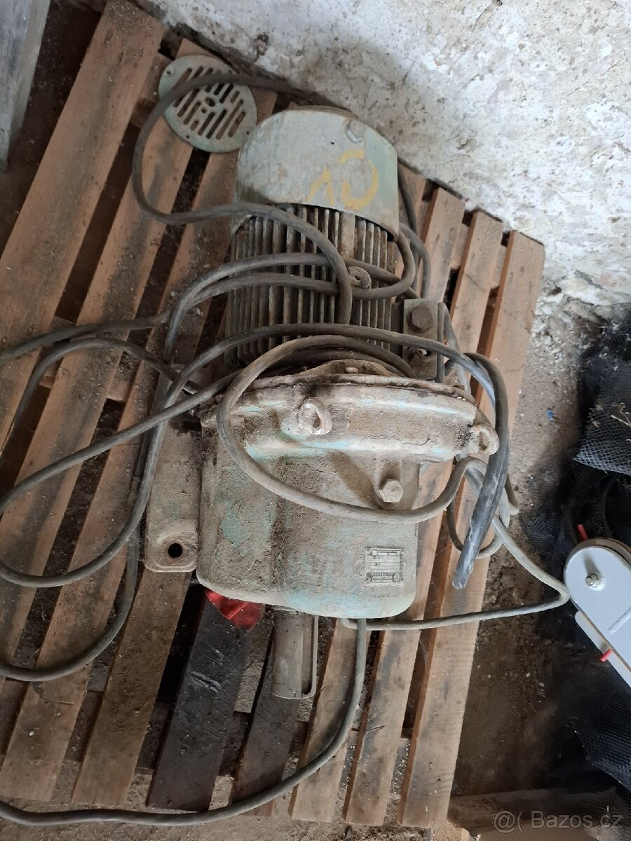 Elektromotor s převodovkou