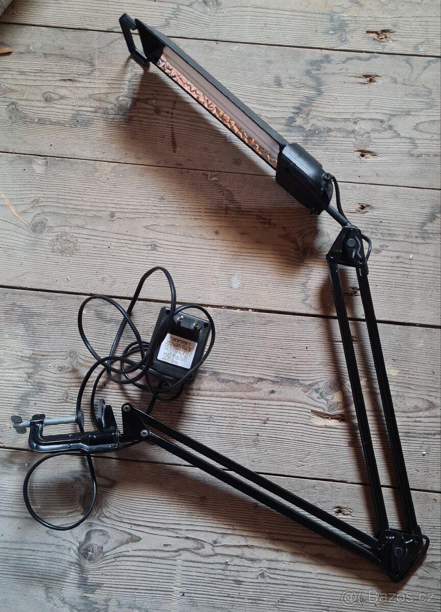 Lampička ke stolu černá