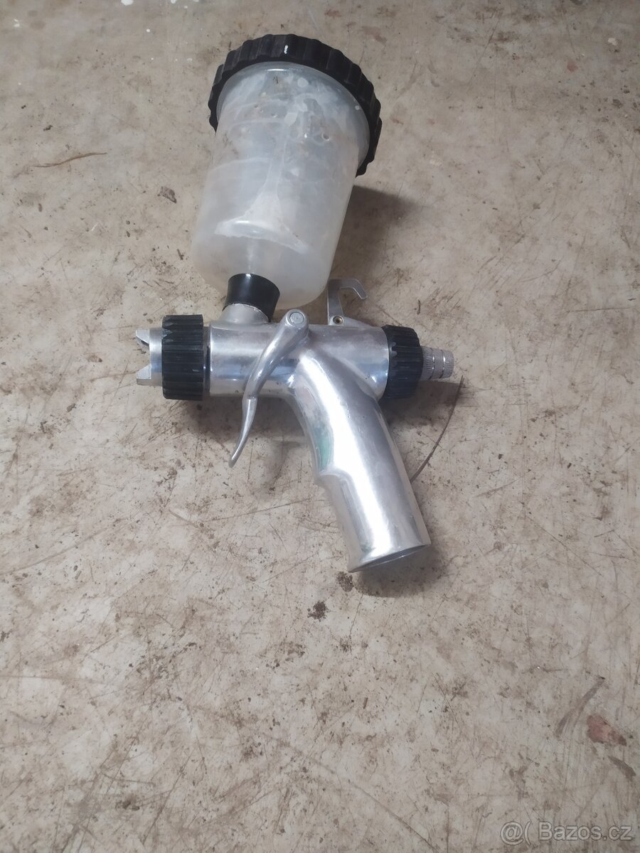 Stříkací pistole na vysavač